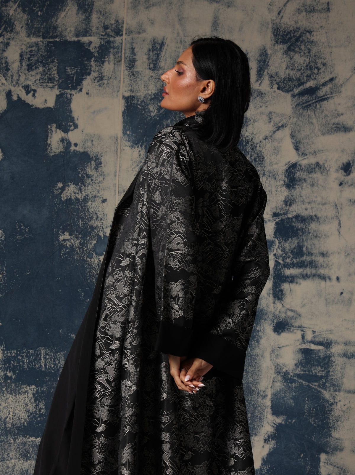 Luna Abaya — Moon