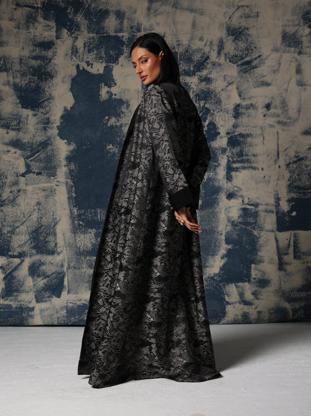 Luna Abaya — Moon